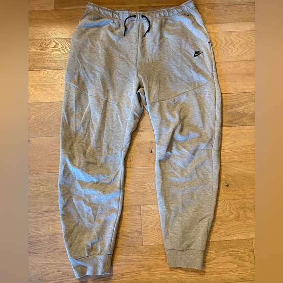 Nike Tech Fleece jogger - Picture 1 of 5